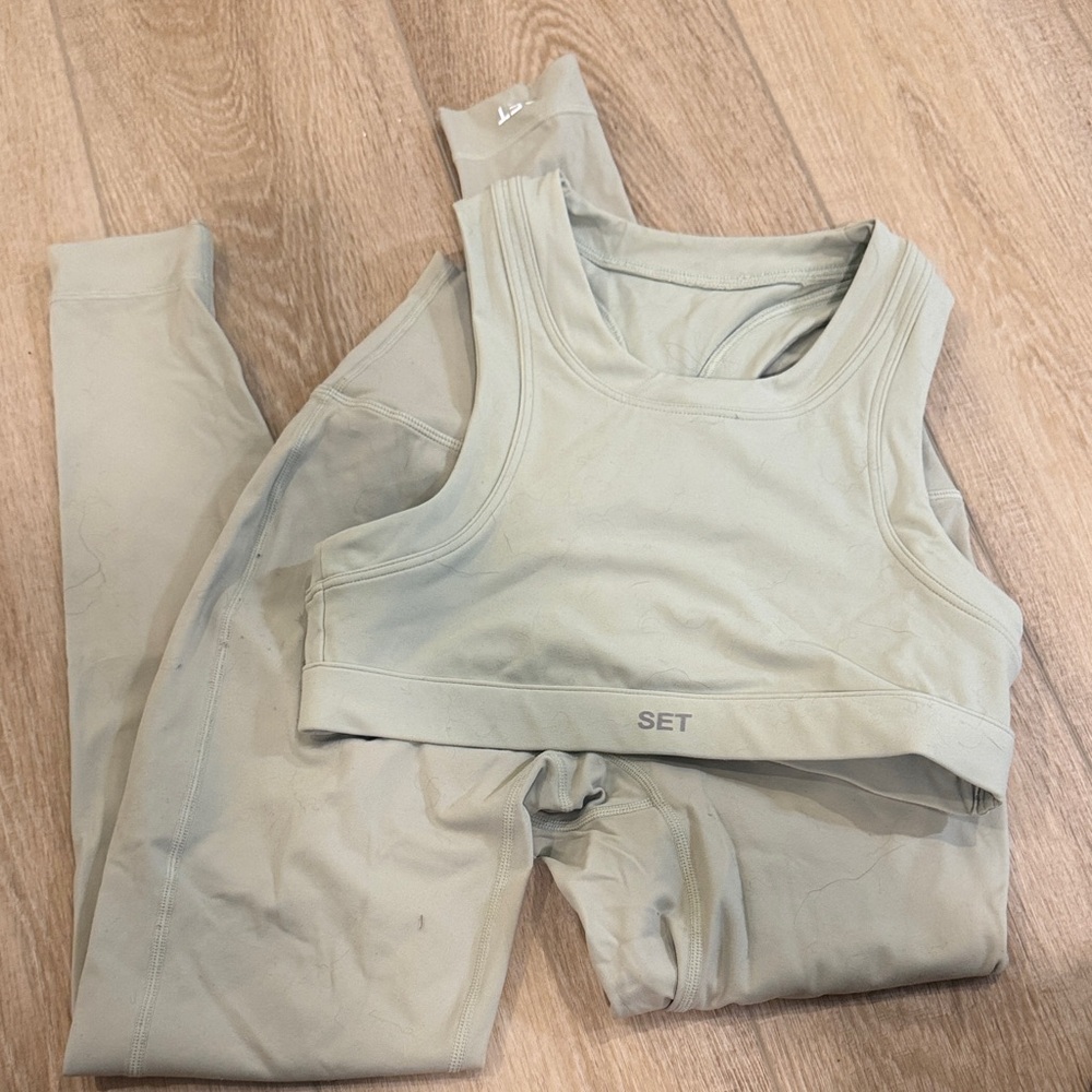 SET Active Light Gray Leggings and Top